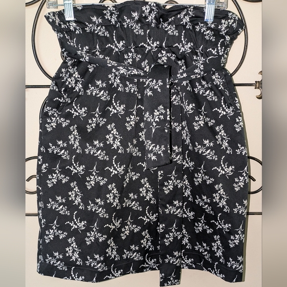 ❤️CLEARANCE❤️ H&M Skirt - Picture 2 of 7